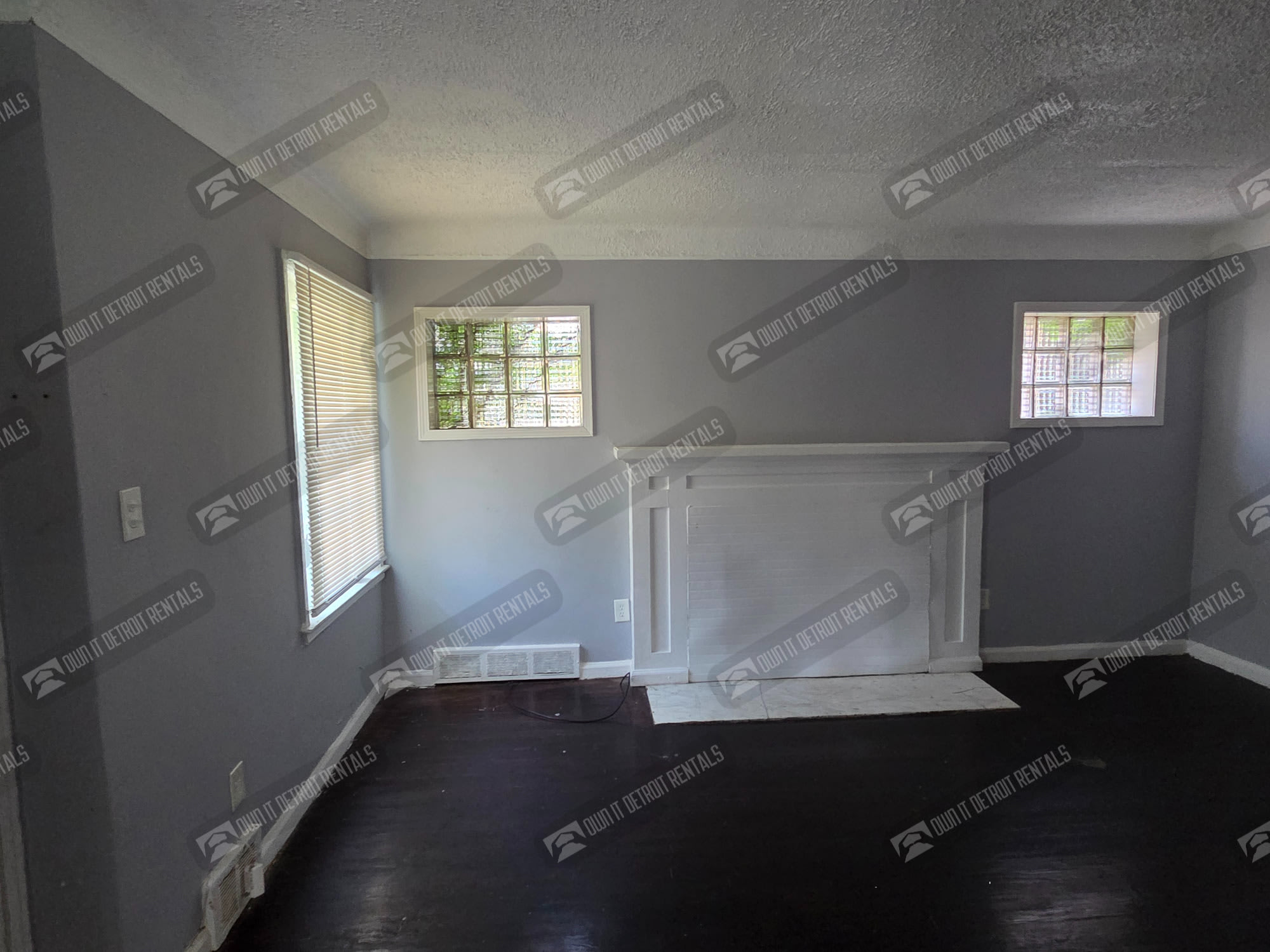18627 Curtis St – photo 5