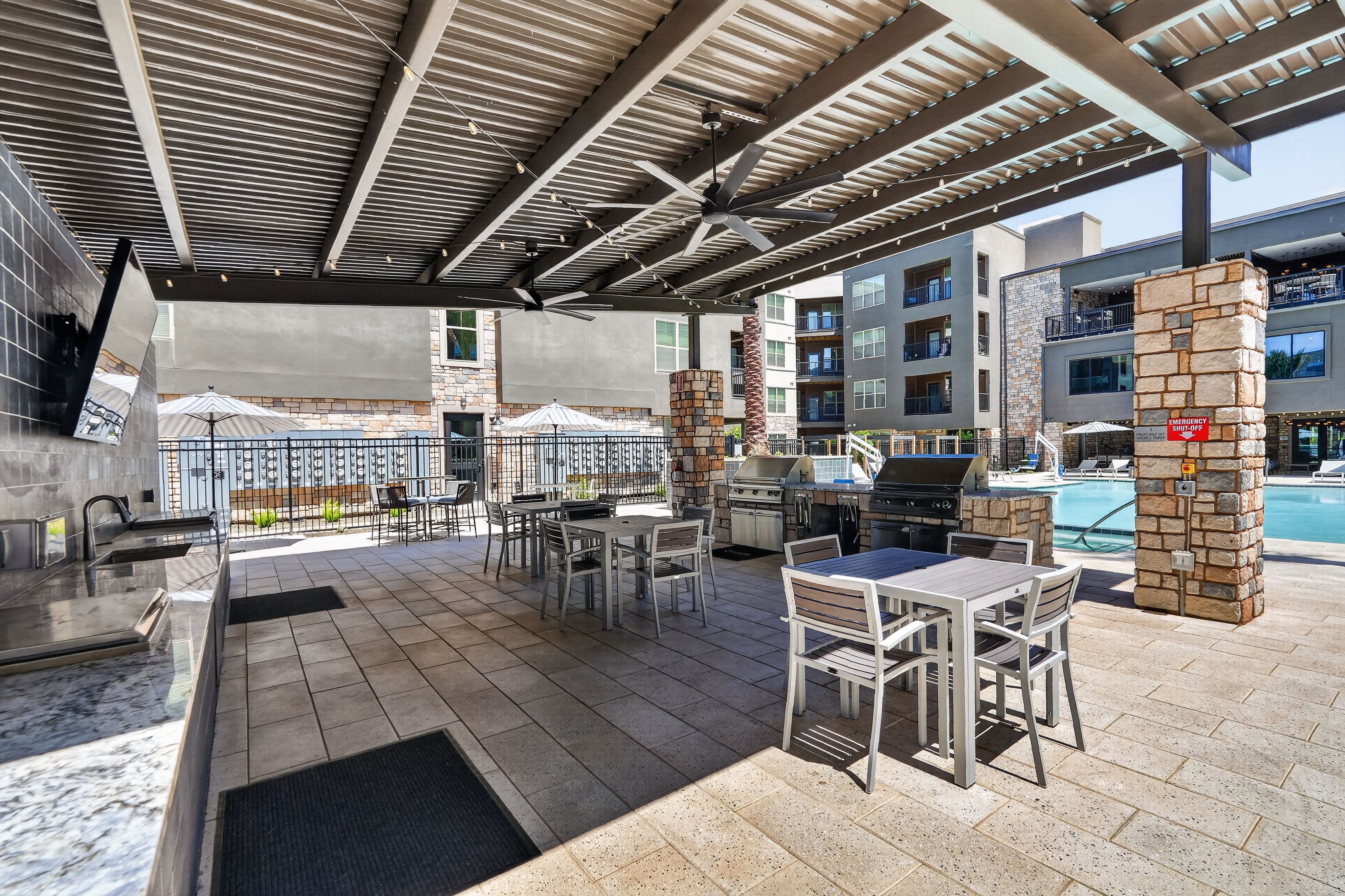 Refinery at Pointe17 – photo 4