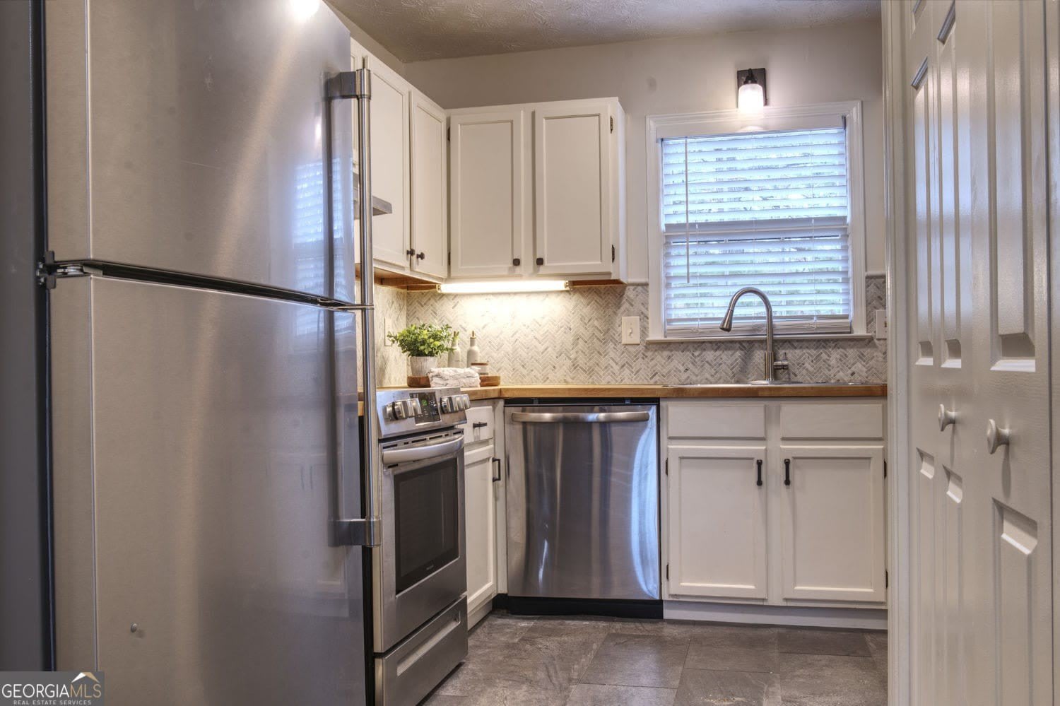 587 Wedgewood Drive – photo 4