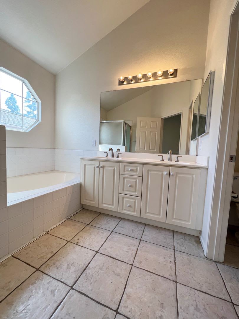 Large Townhome – photo 5
