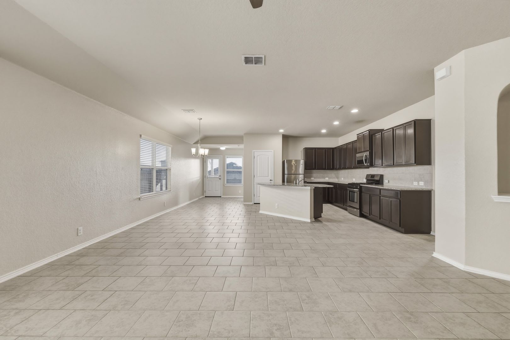 Large one story in Valley Ranch – photo 5