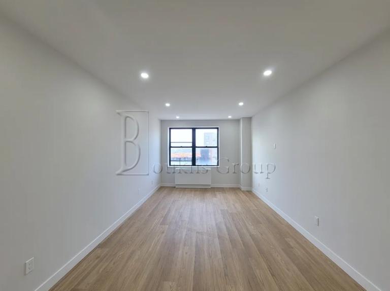 58 12 Queens Blvd – photo 5