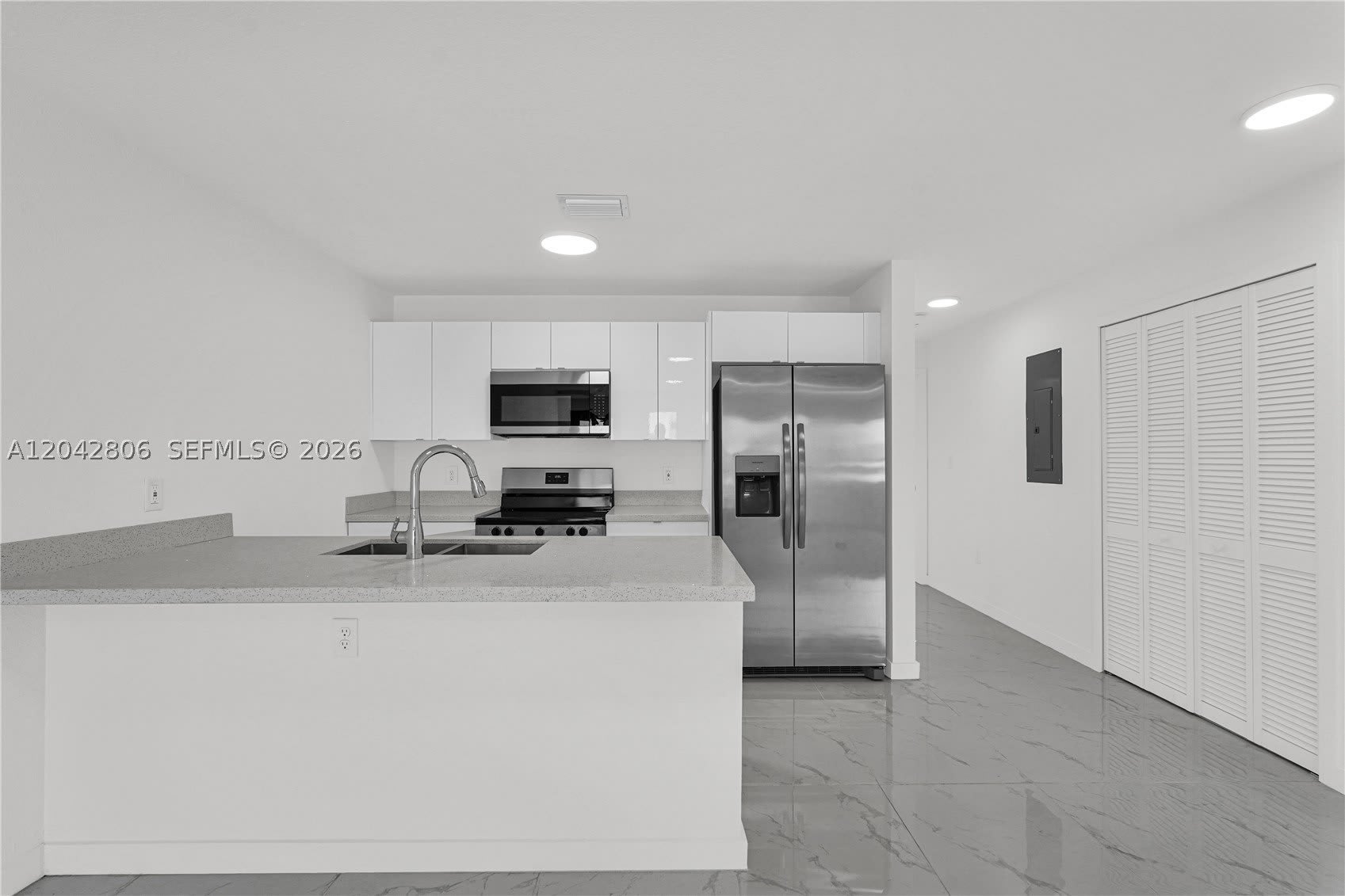 2729 Nw 44 St – photo 5