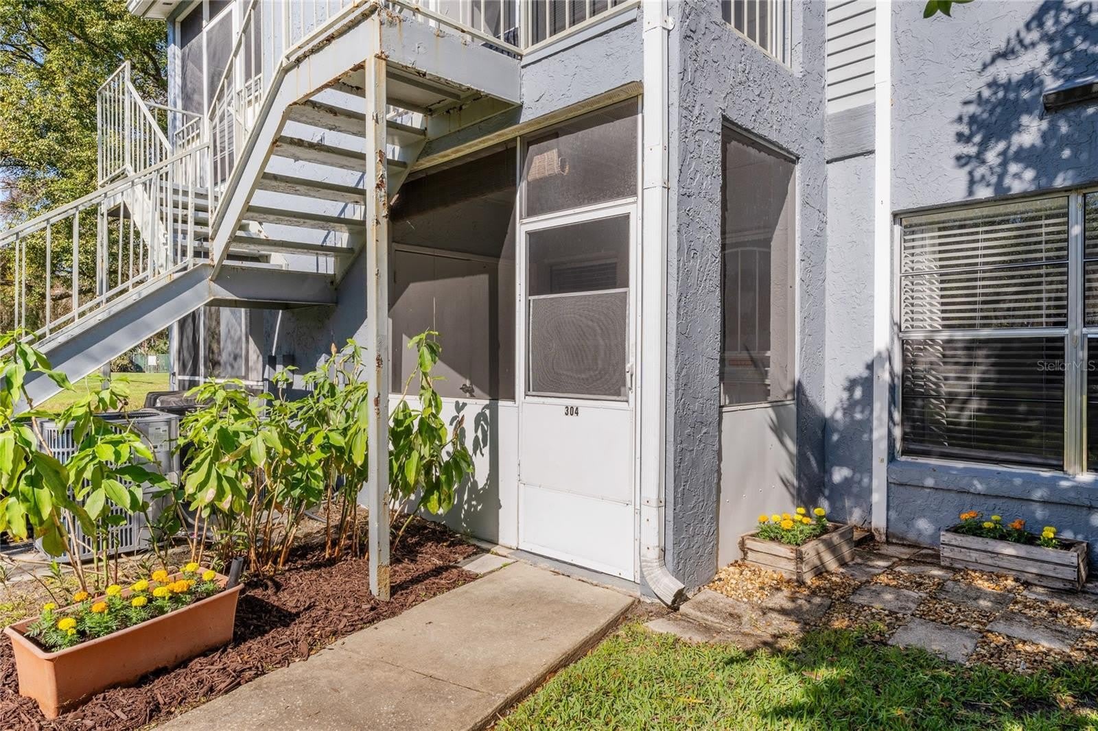 304 NORTHLAKE Drive – photo 1