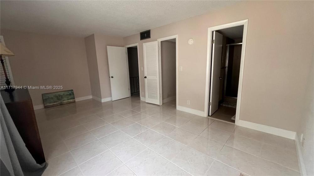 807 NE 27th Ave – photo 4