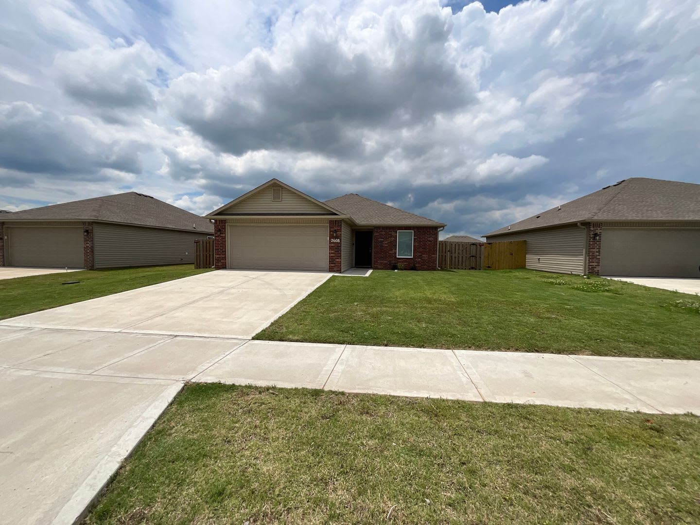 Stunning New 2024 Home – Modern Living in Siloam Springs! – photo 1