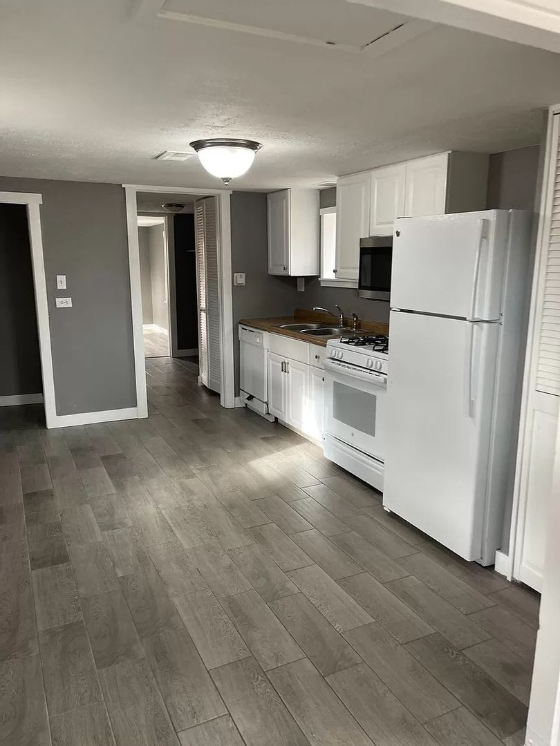 Spacious Railroad Style 1 Bed 1 Bath Home In Denver Co Available 8 21 26 – photo 4