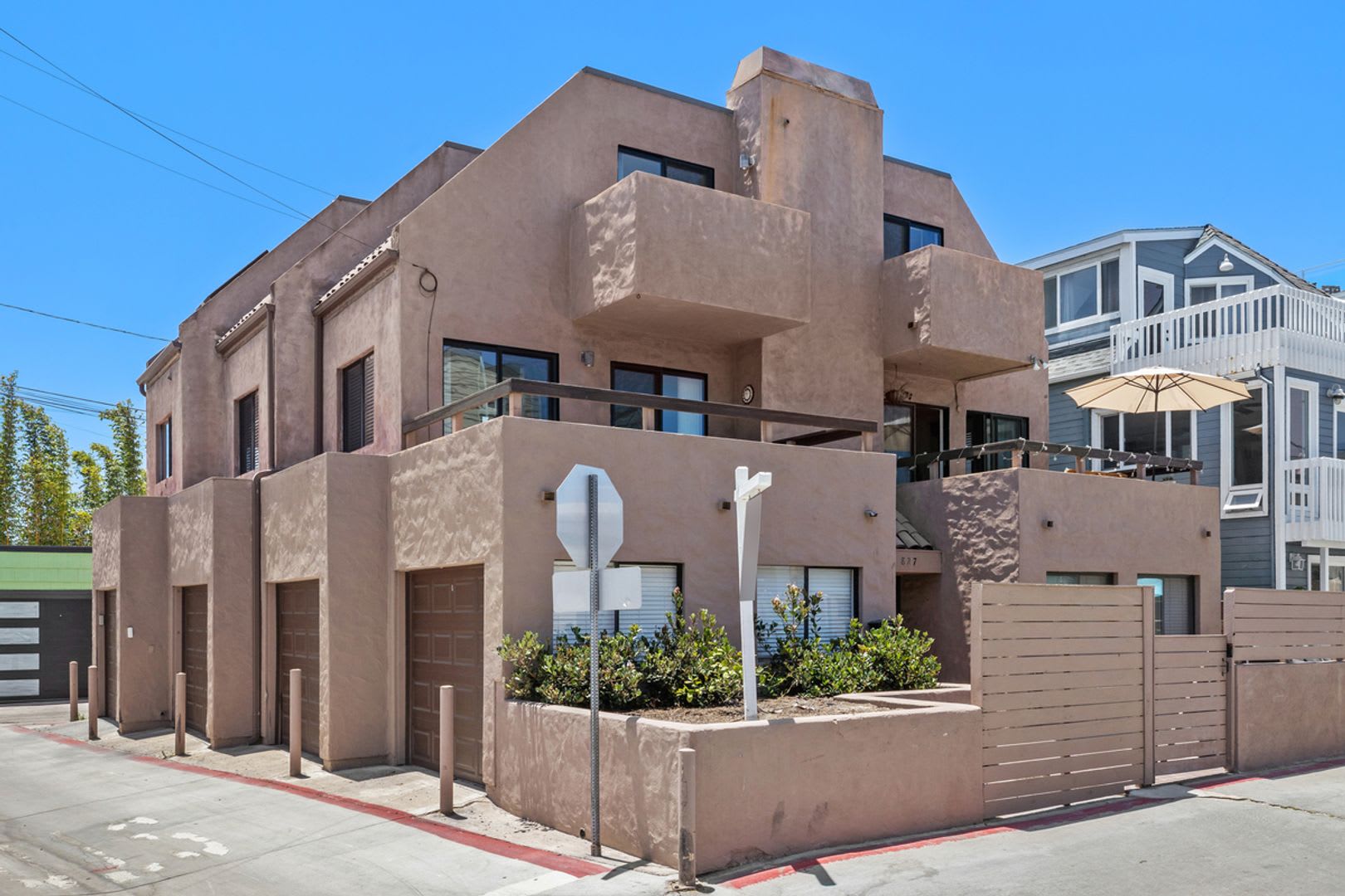 Mission Beach. 3 bedroom, 2.5 bath, 2 car garage – photo 2