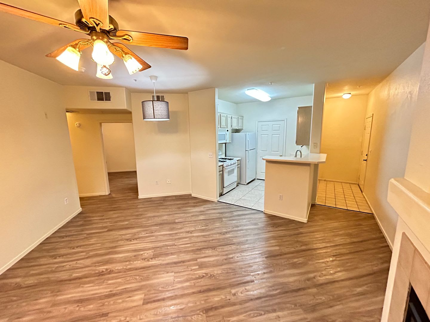 Charming 2 Bedroom 2 Bath Gated Condo Nestled In The Beautiful Southwest Area Close To Durango Station Casino Uncommons And Freeway – photo 2