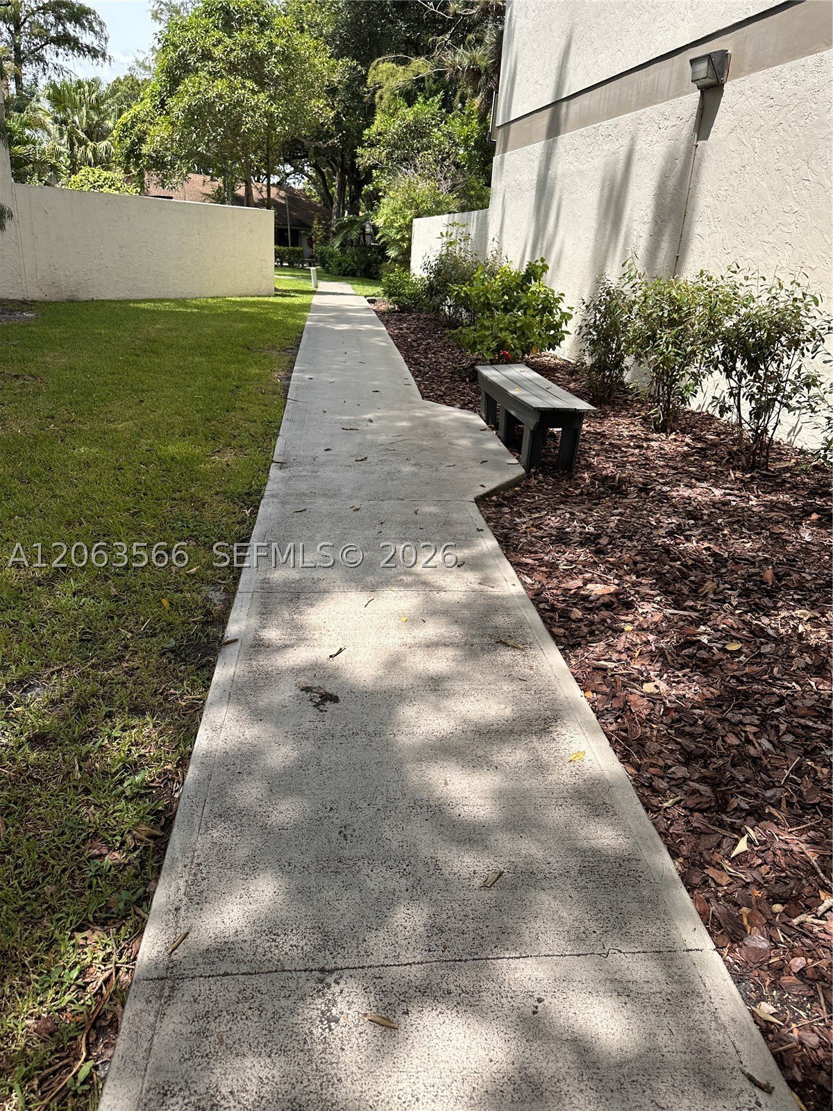 3032 S Oakland Forest Dr – photo 2
