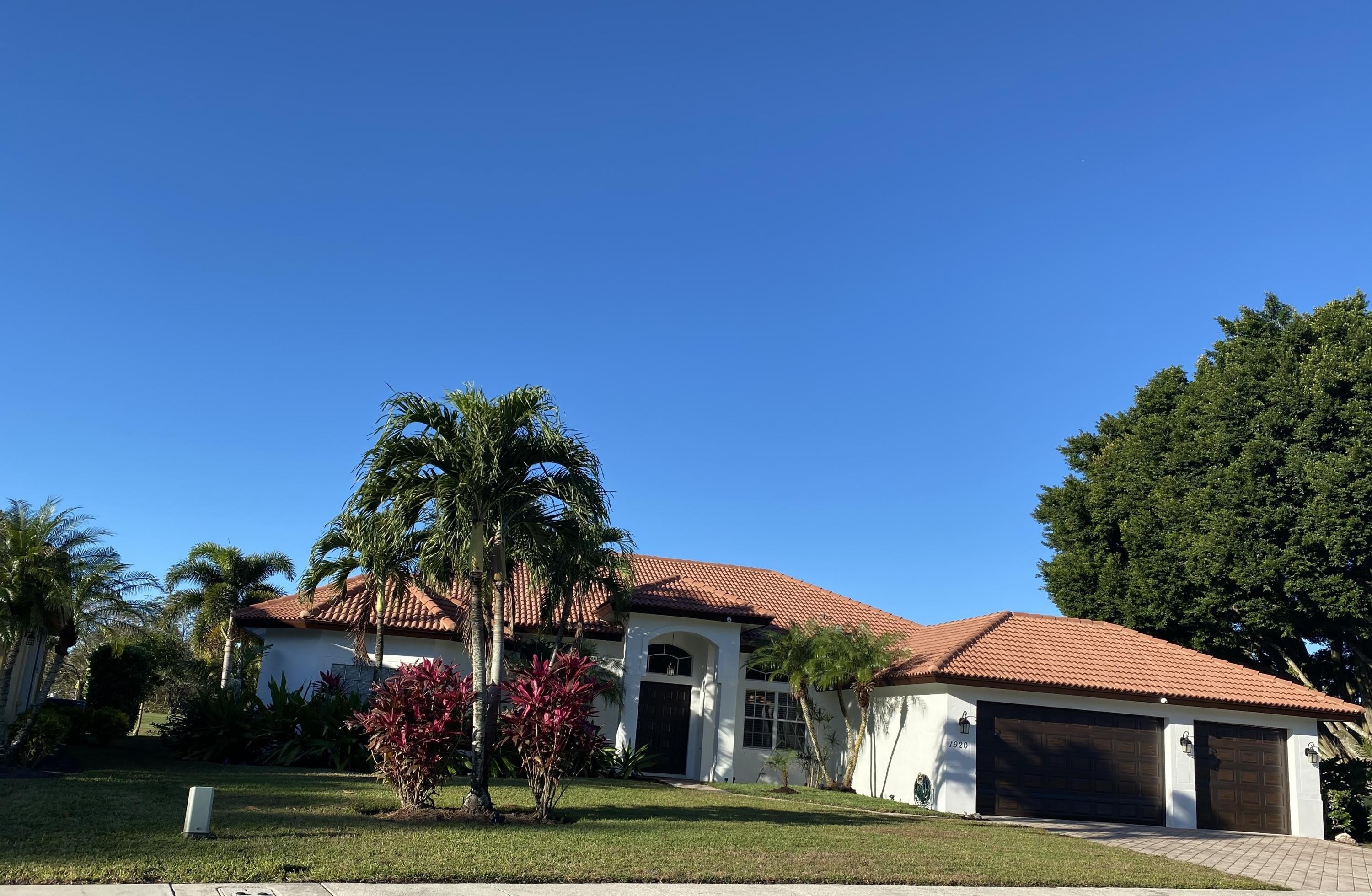 1920 S Club Drive – photo 1