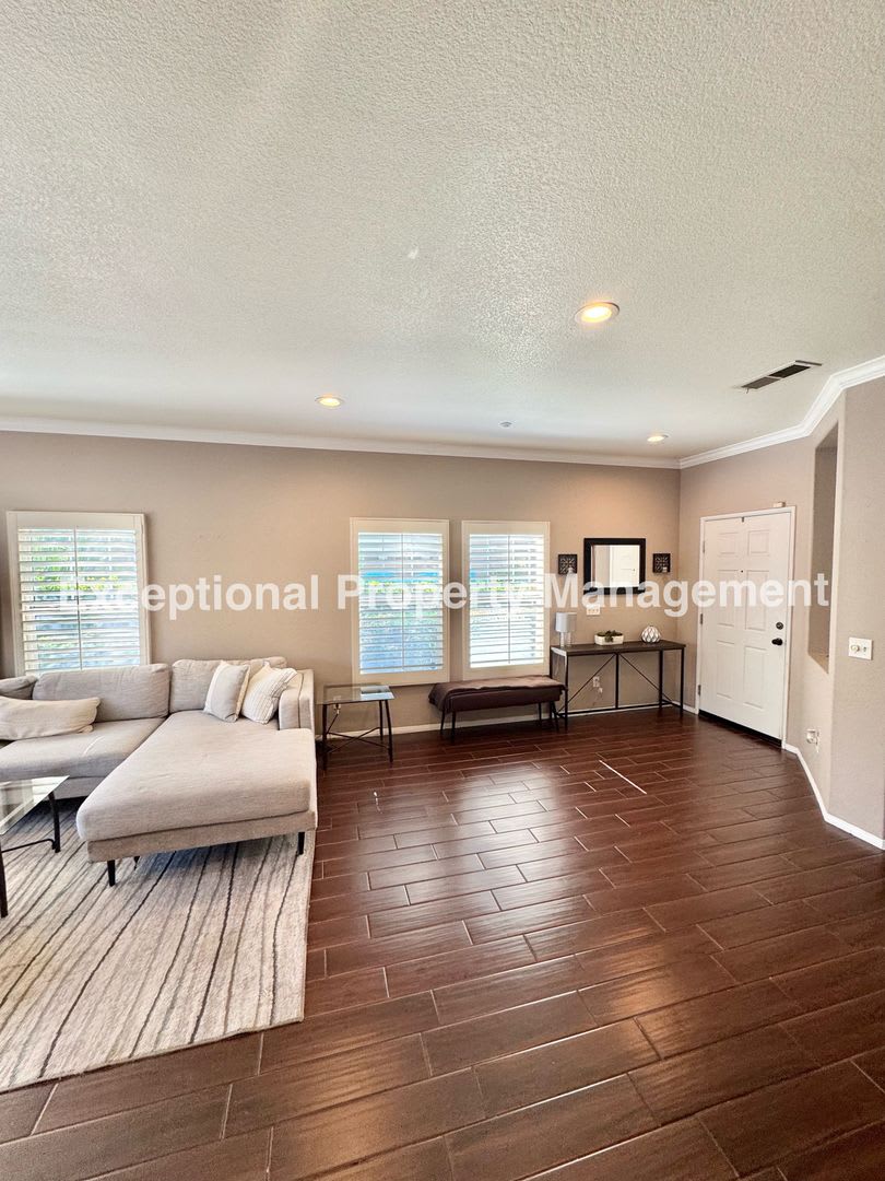 Ready to move in 3 bedroom 3 bath home – photo 3