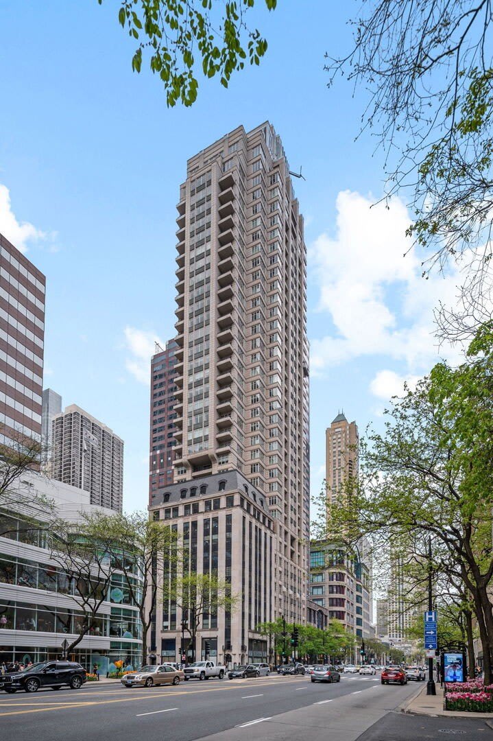 118 E Erie Street – photo 1