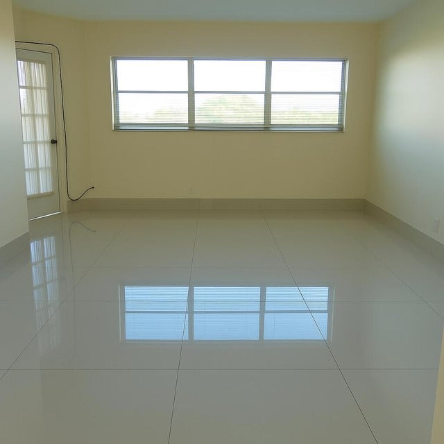 3590 Via Poinciana – photo 2