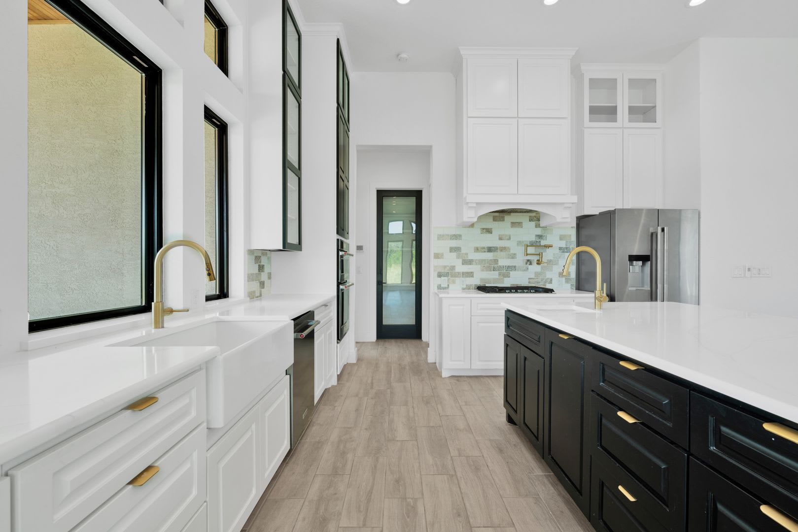 Modern Hill Country Elegance on 2 Acres- Custom 2023 Single-Family Home in Mico, TX! – photo 3