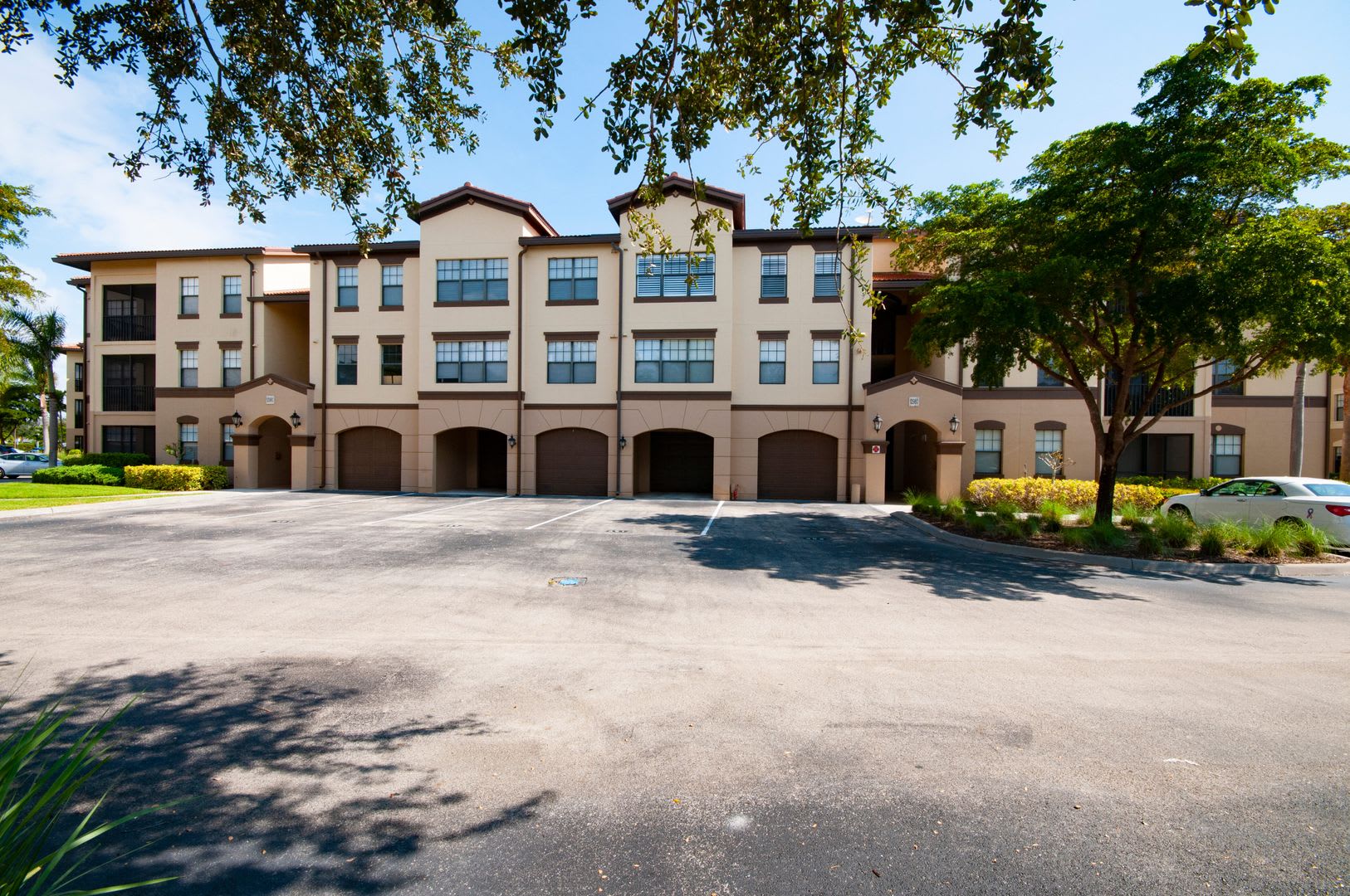 ANNUAL RENTAL AVAILABLE OCTOBER 1, 2026 IN POSITANO PLACE!!! – photo 2