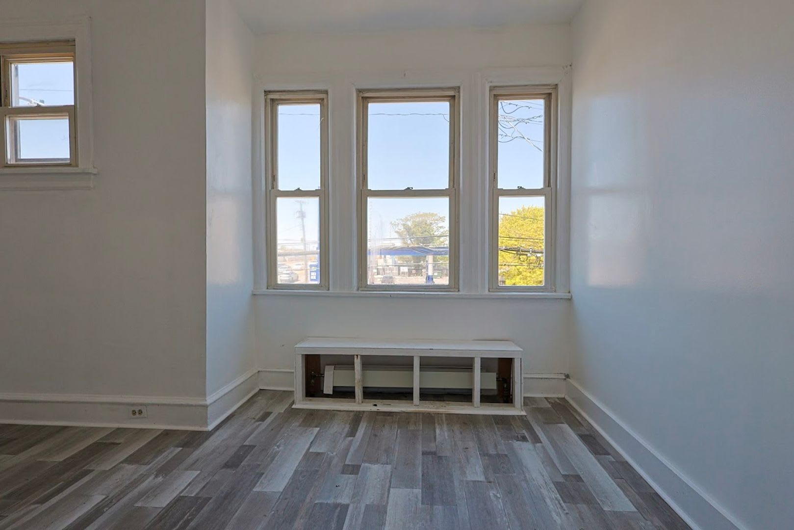 Well-kept 3 Bed, 1 Bath Single Family Home – photo 4