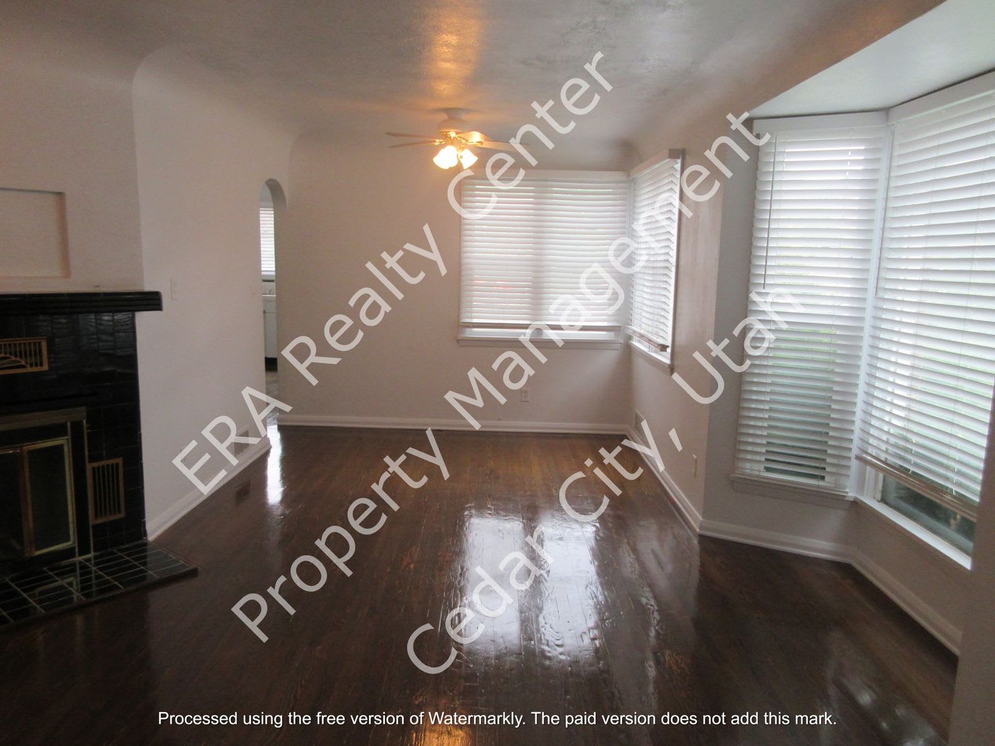 Move-in Bonus!!! Charming 4 bedroom, 2 bath single family home – photo 4