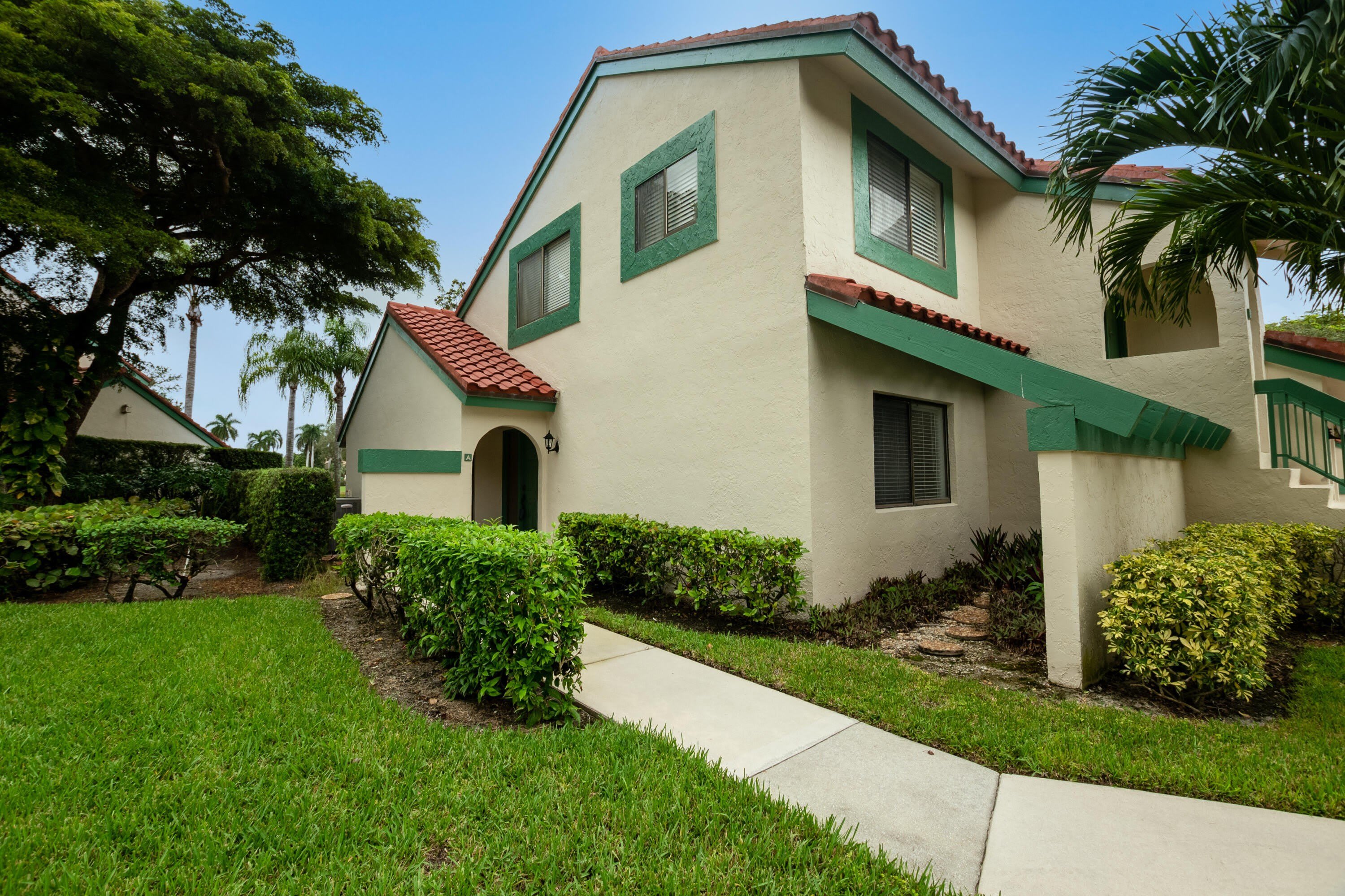 3 Lexington Lane E – photo 2