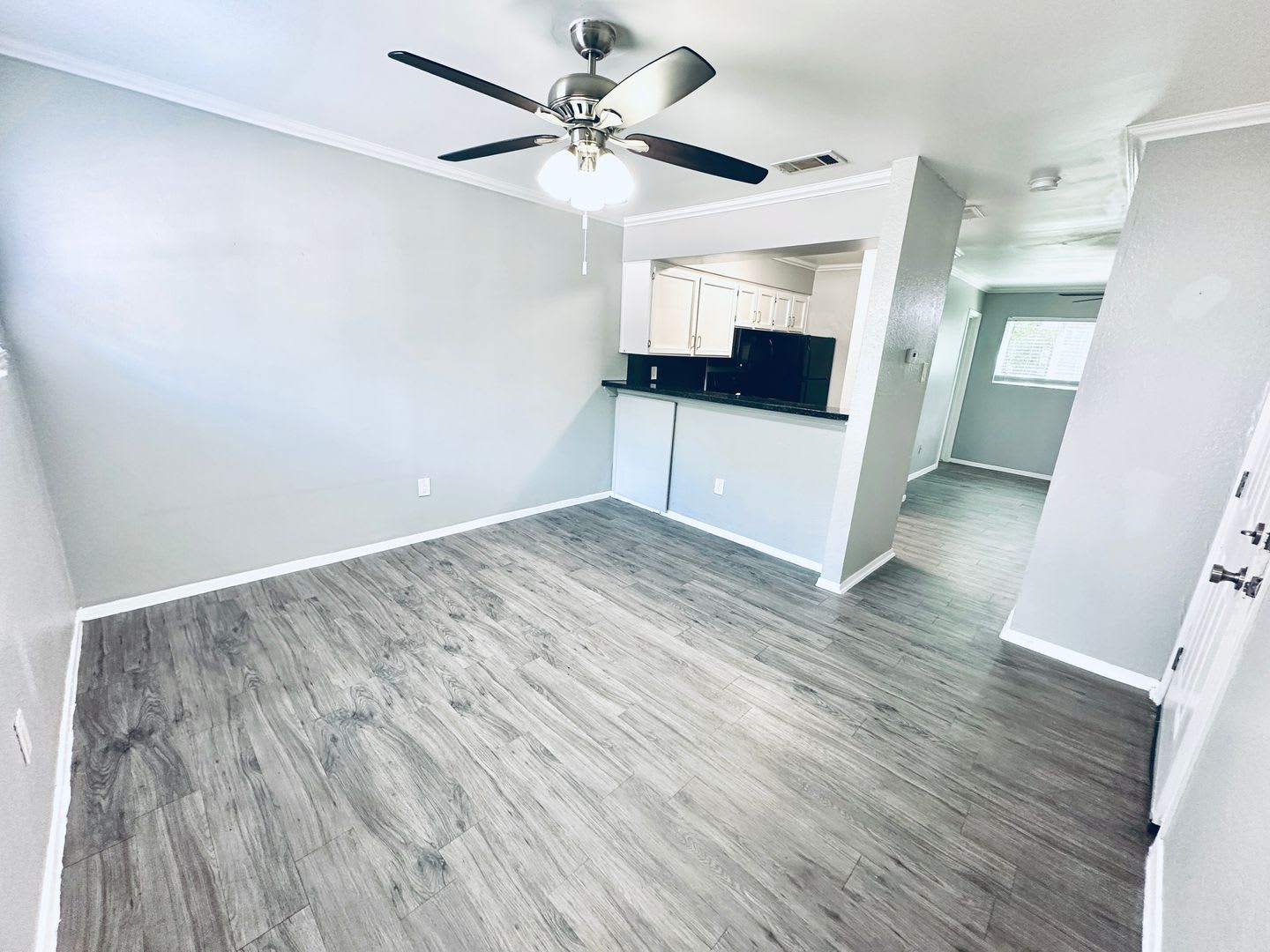 Awesome open Studio Apartments Close to Downtown – photo 2
