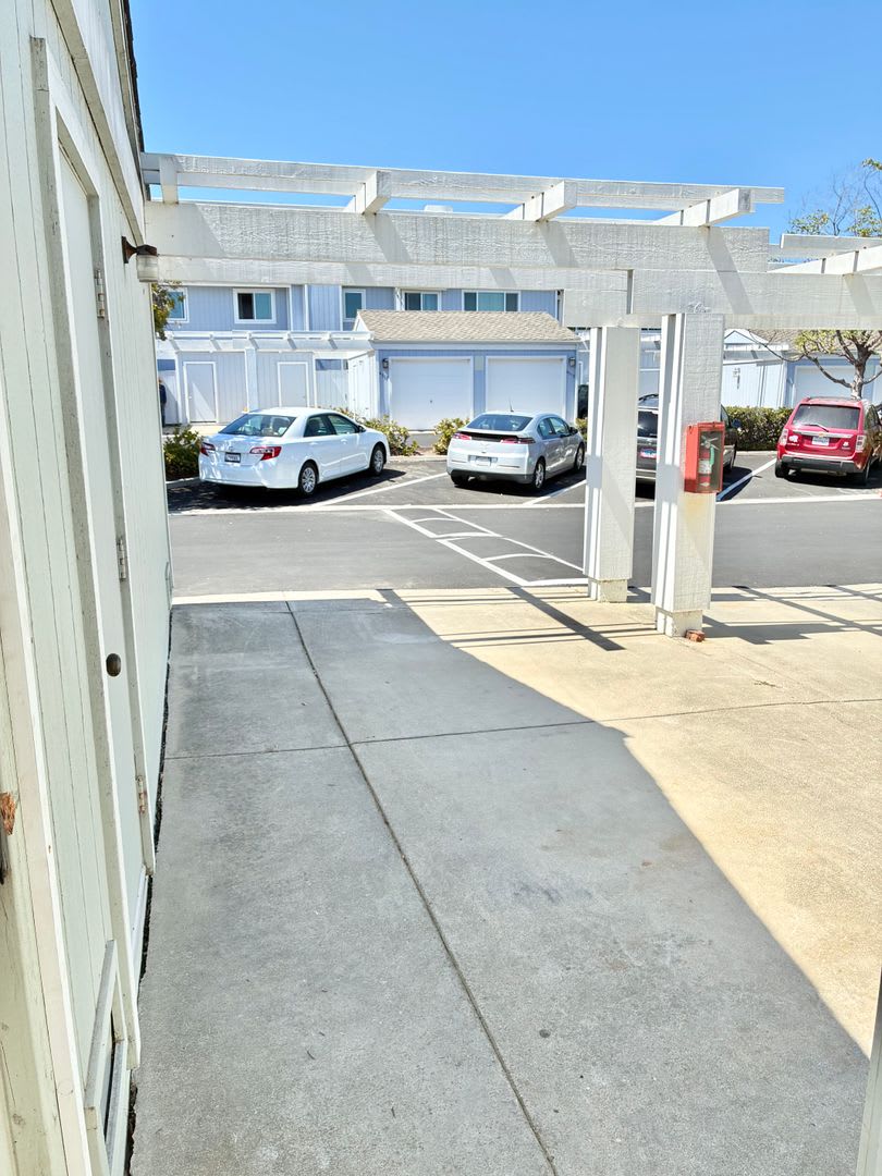 Goleta Townhouse Available Now! – photo 2