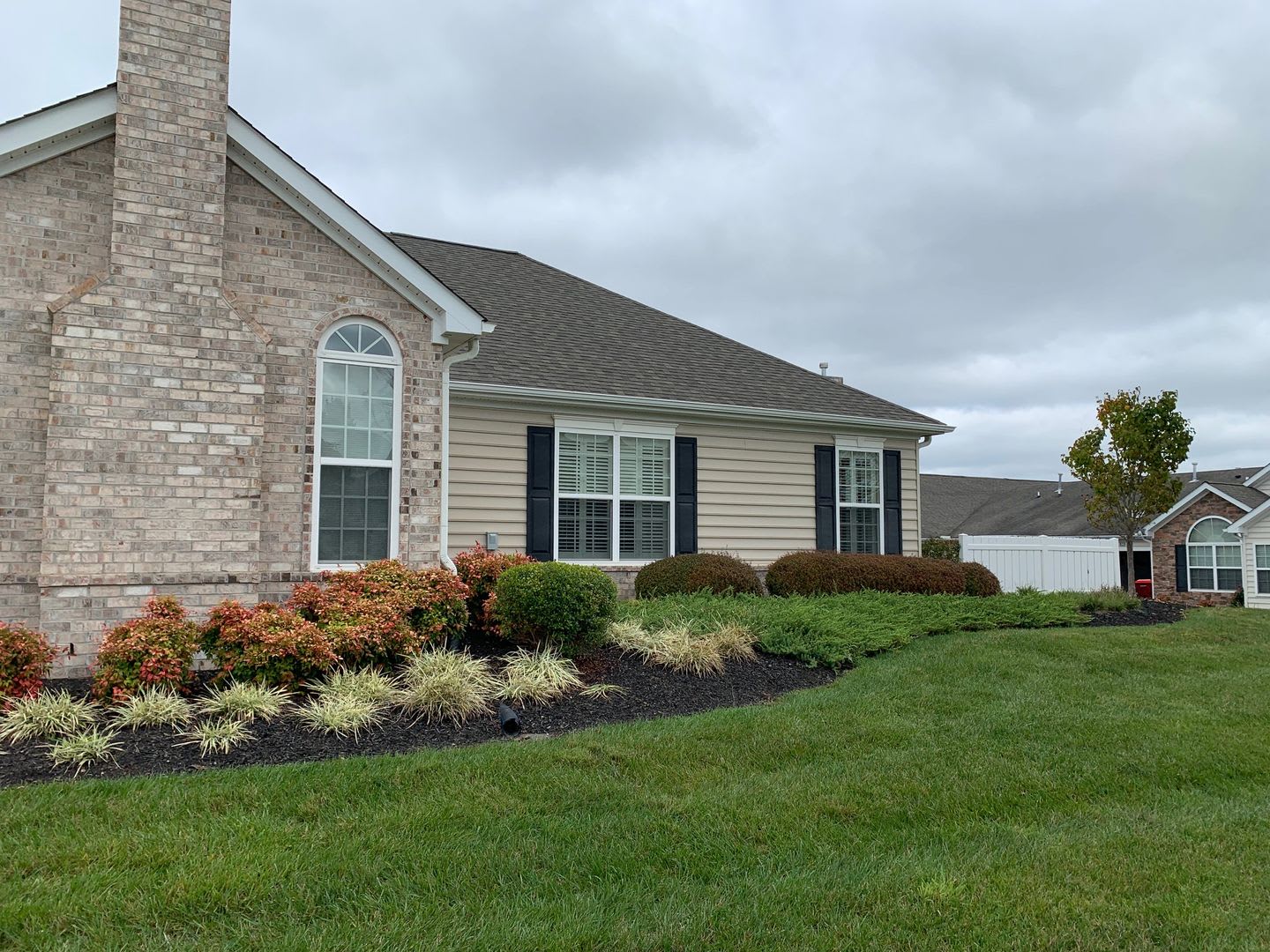 2 Bedroom 2 Bath Condo 2 Car Garage – photo 2