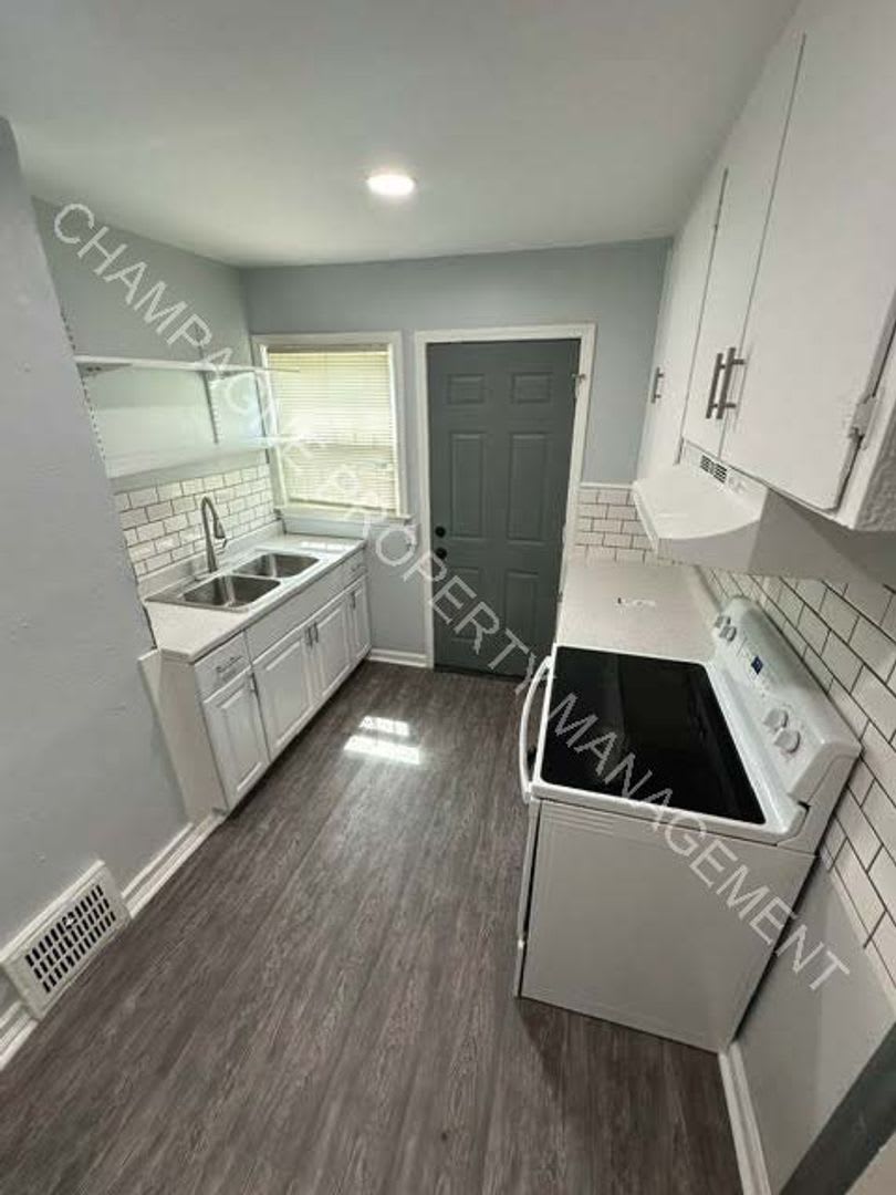 5400 Swope Pkwy – photo 5