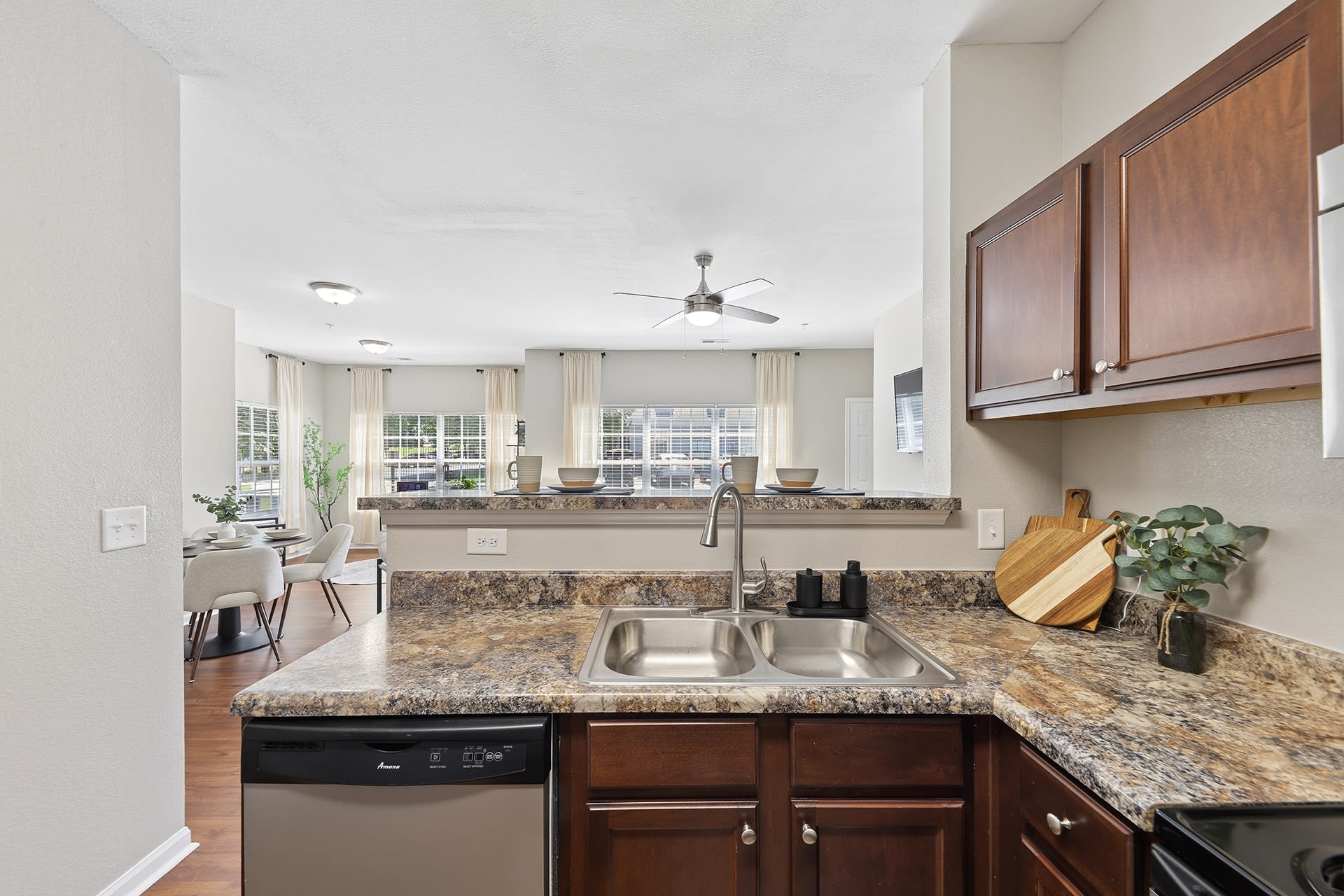 Vintage Retreat Apartments – photo 4