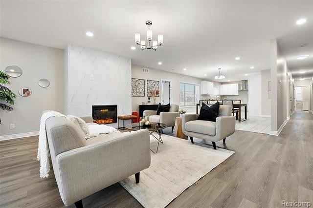 2080 Gladstone, Unit 1 Street – photo 3