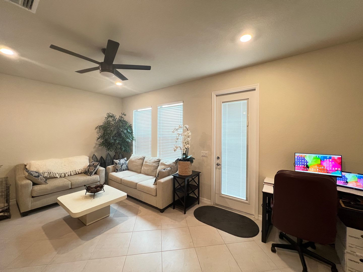 Spectacular Contemporary Style 3 br, 2.5 bath House – photo 5