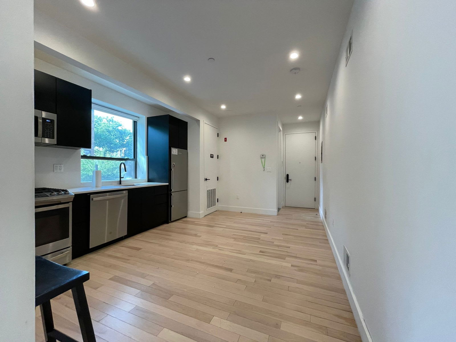 527 Monroe Street – photo 4