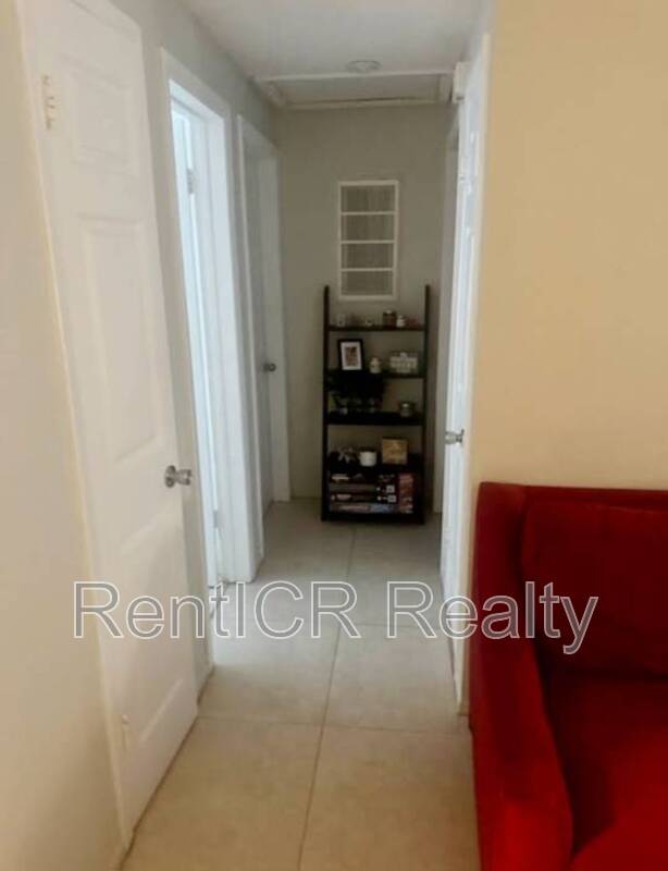 561 Laura Lane – photo 2