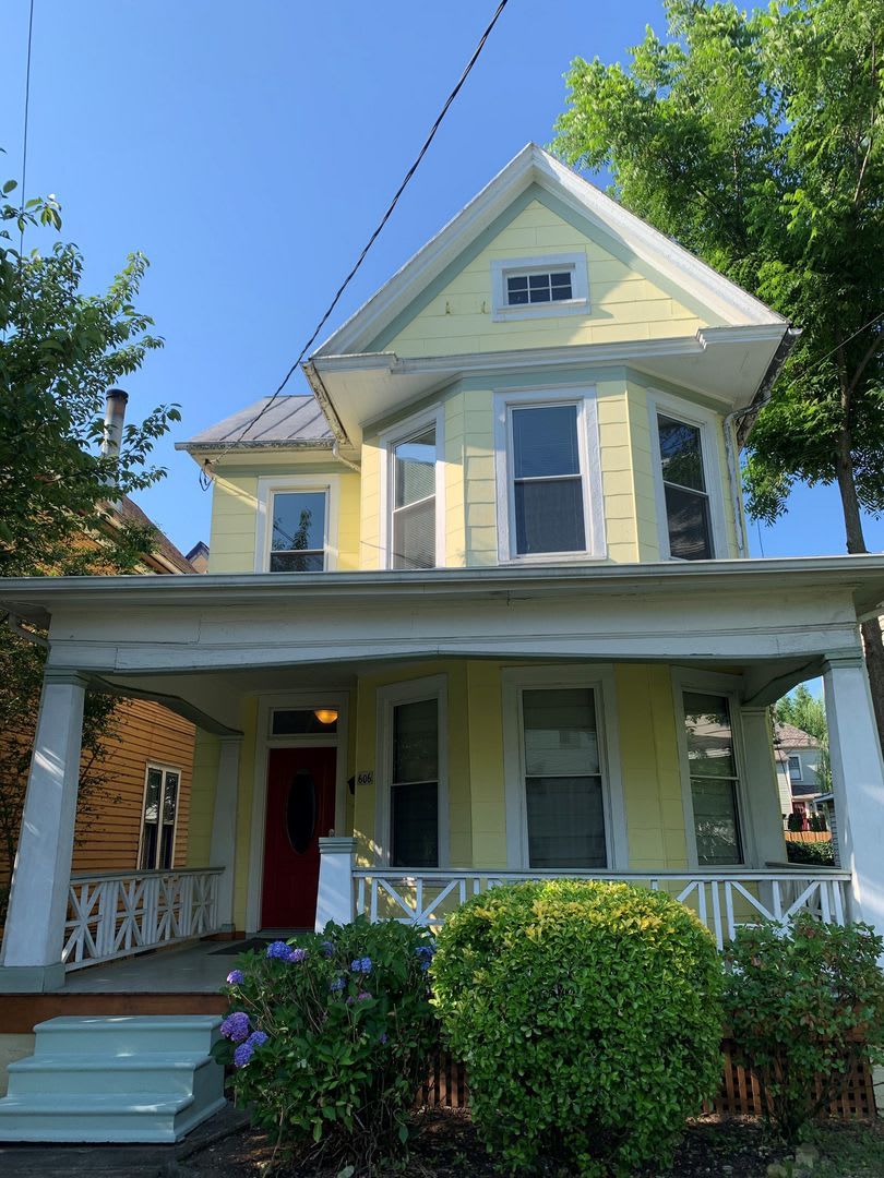 Charming 3 BR home with Garage, Convenient Location! – photo 1