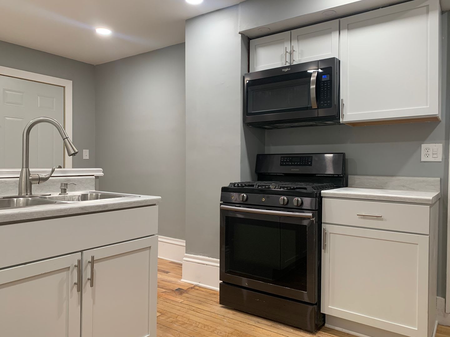 Beautiful 4 Bedroom 2 Bathroom Home In Minneapolis – photo 1