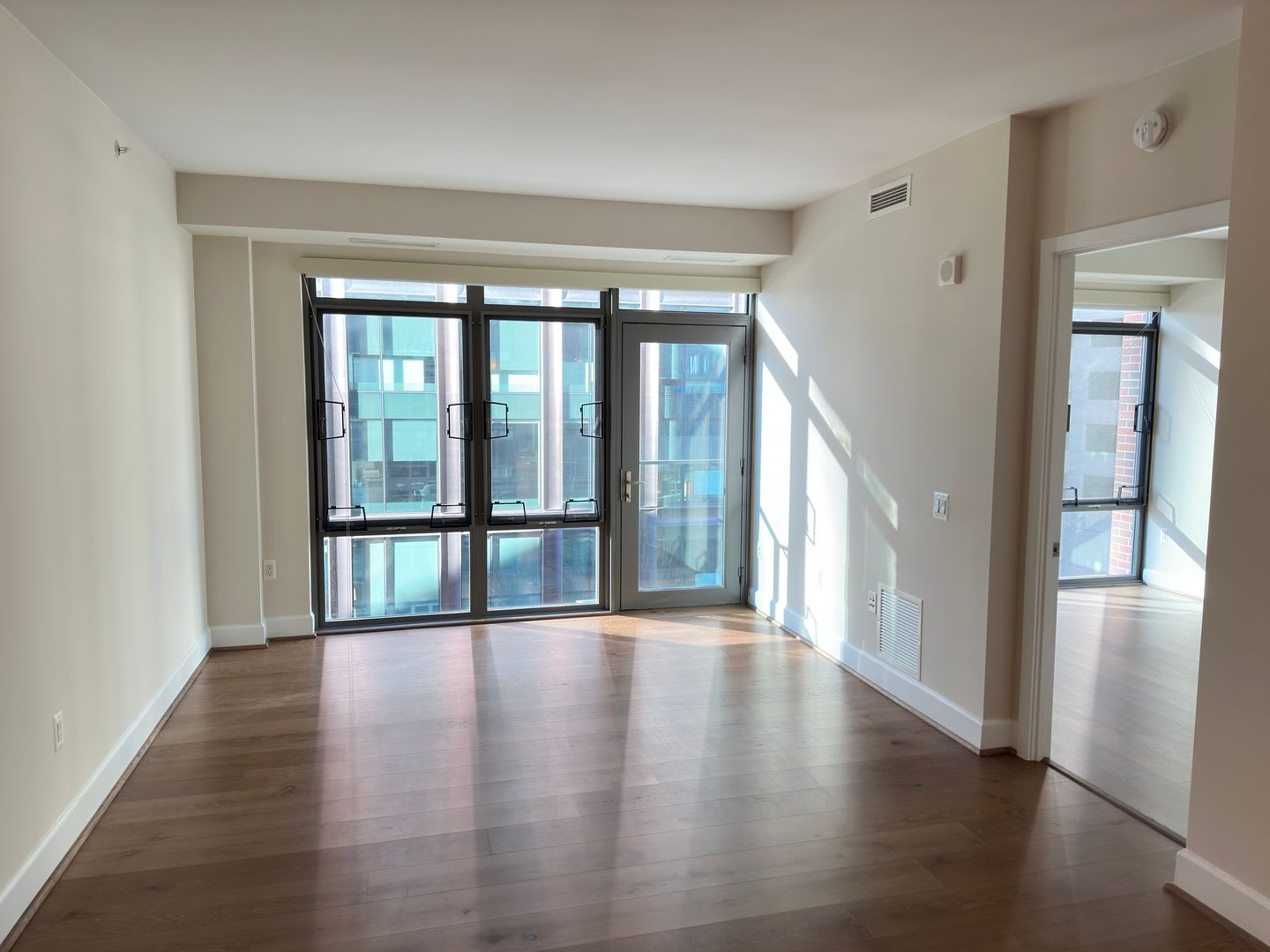 Stunning 2 bed (Primary bedroom + den w/closet), 2 bath condo located in the heart of downtown Bethesda. – photo 4