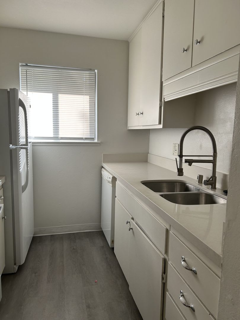 Hillsdale Oaks Condo – photo 4