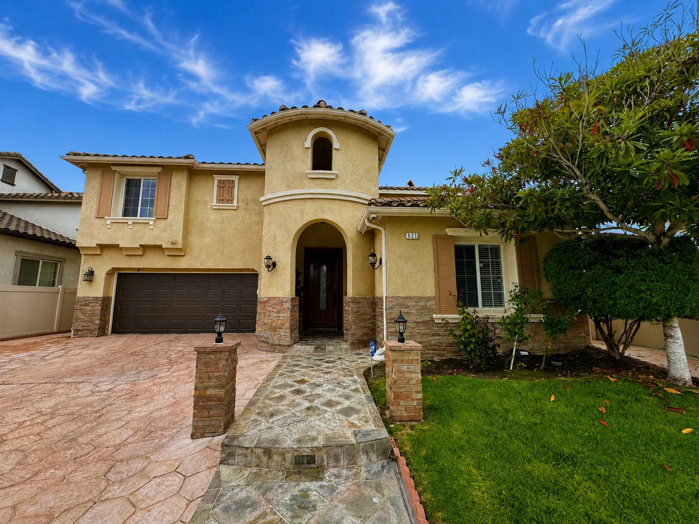 Spacious 5 Bedroom Home In West Oxnard S Desirable Winfield Community – photo 1