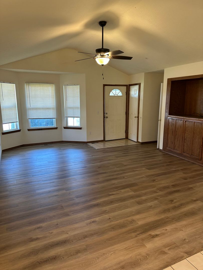 All brick 3 bed 2 bath home in Nixa. – photo 3