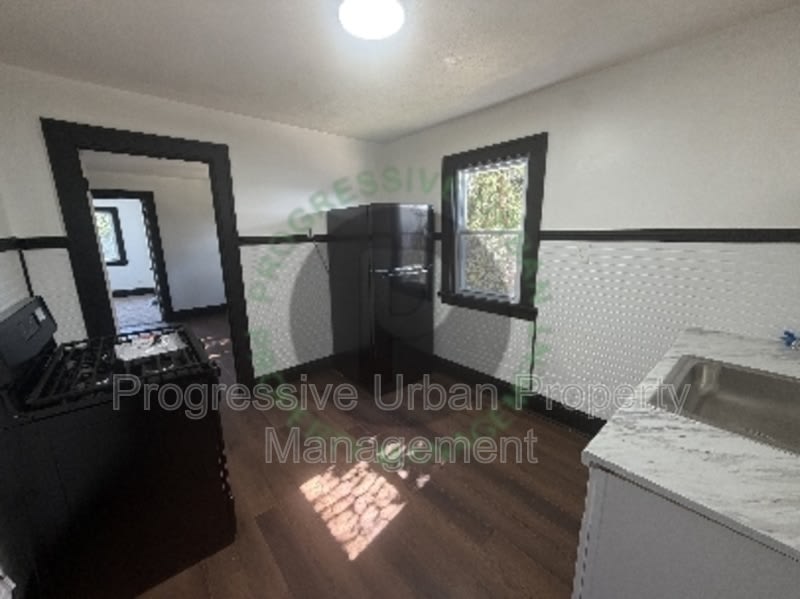 11201 Revere Avenue – photo 5