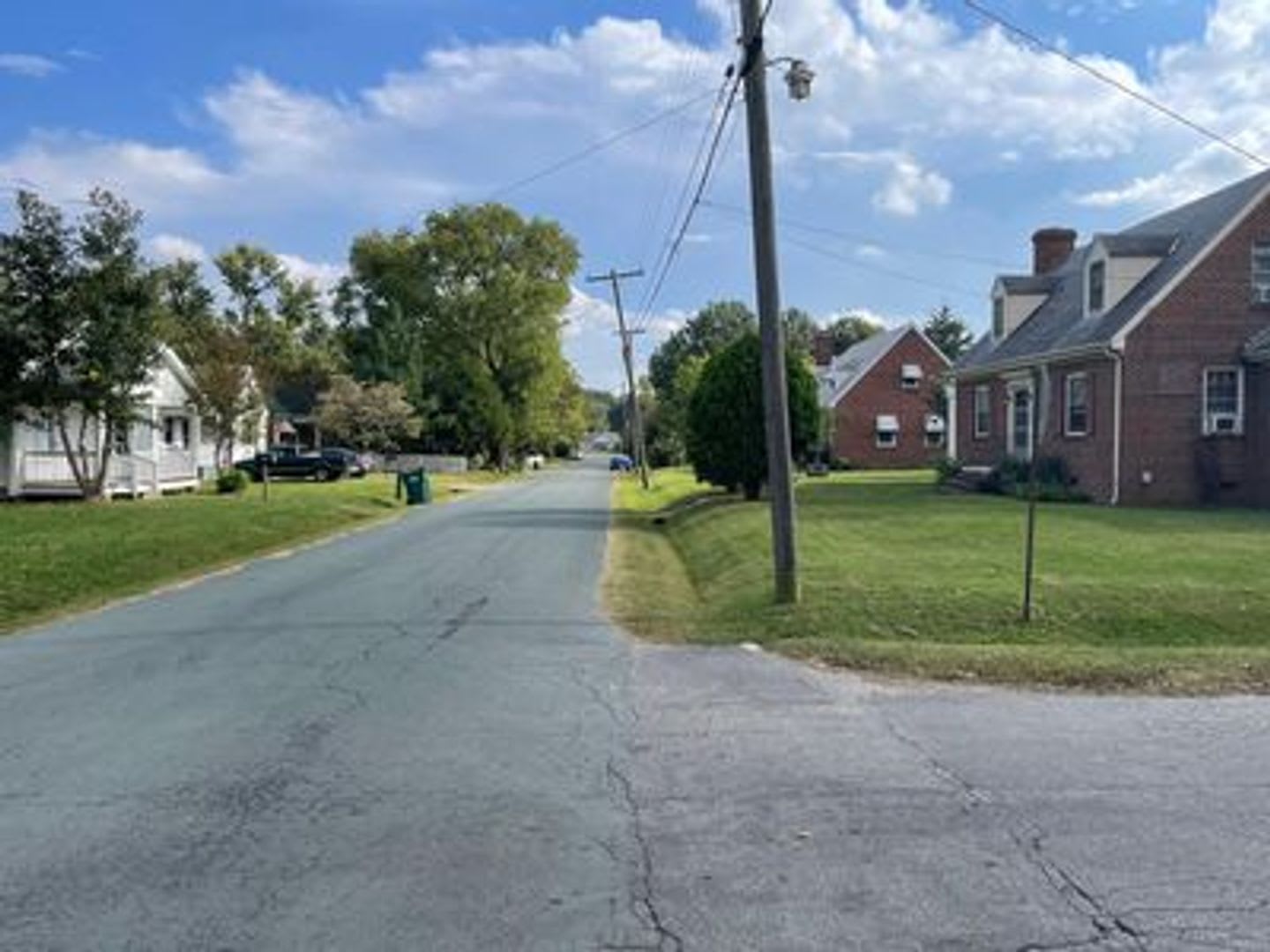 3 Bed 1 Bath House With Huge Yard – photo 3