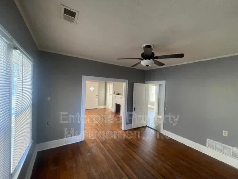 861 Goodwyn St – photo 2