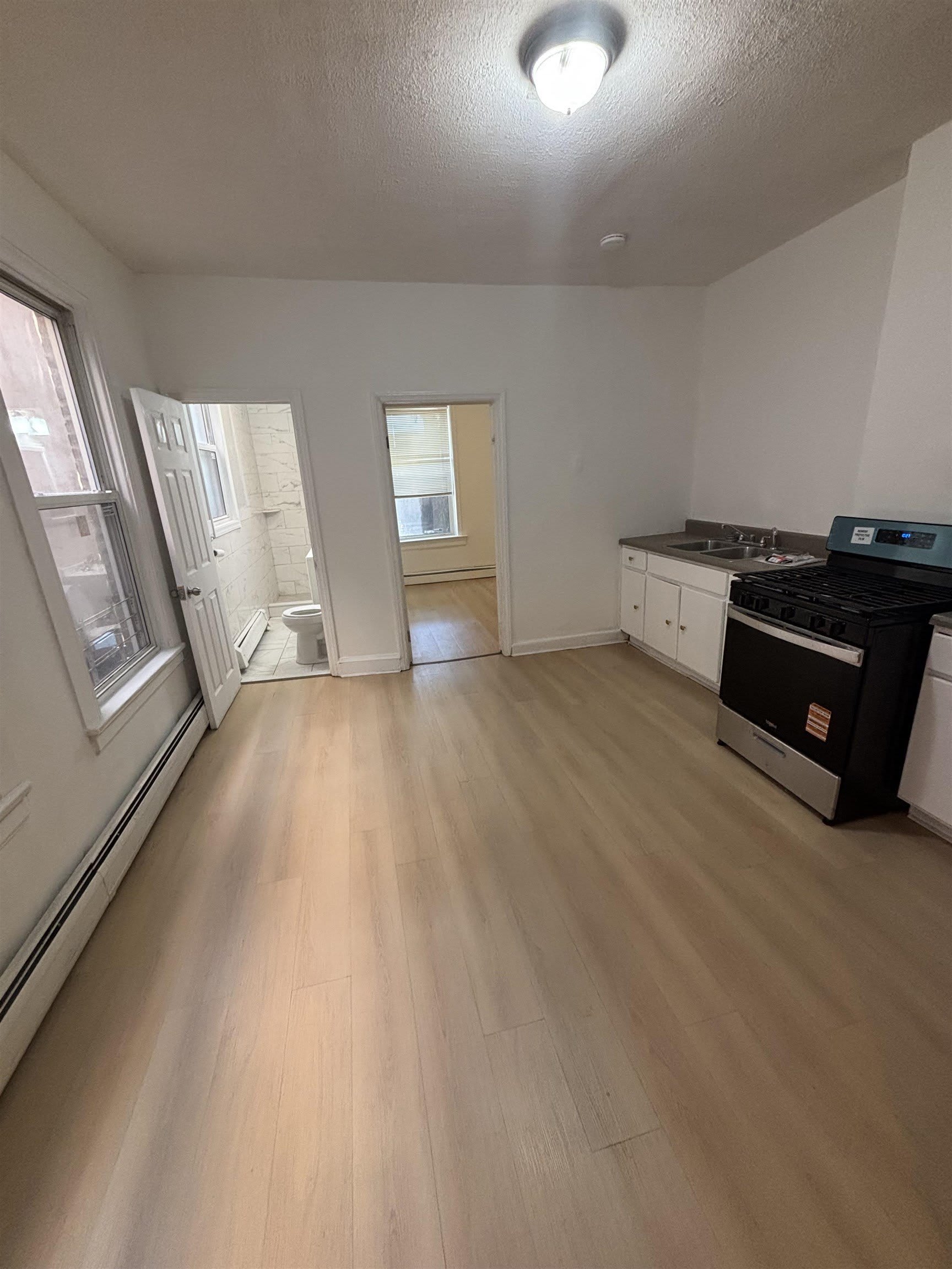 406 Woodlawn Ave – photo 2