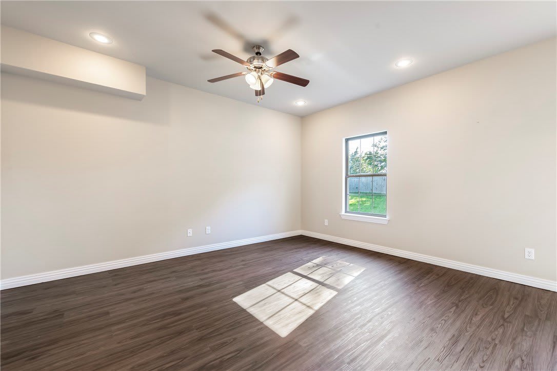 844 NW Baker Street – photo 5