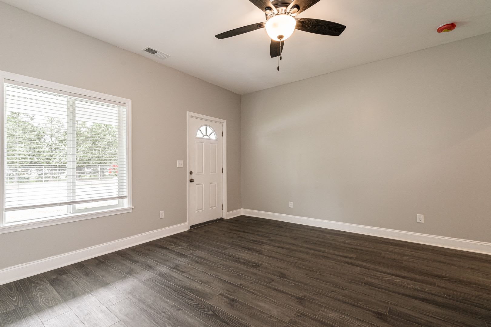 Charming 4 Bedroom For Rent – photo 5