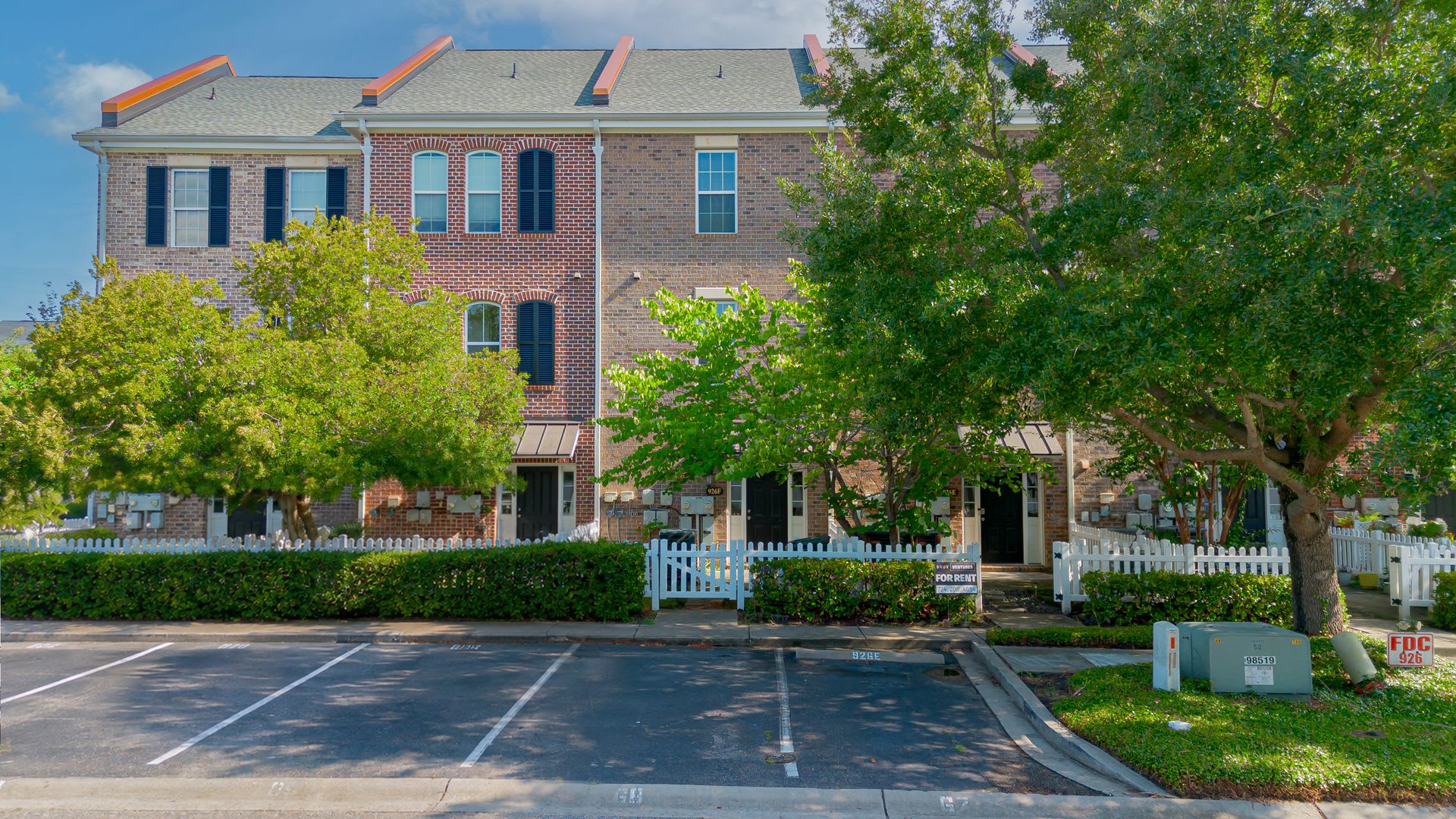 Steps from Shopping, Dining, & Entertainment in The Market Common – photo 1