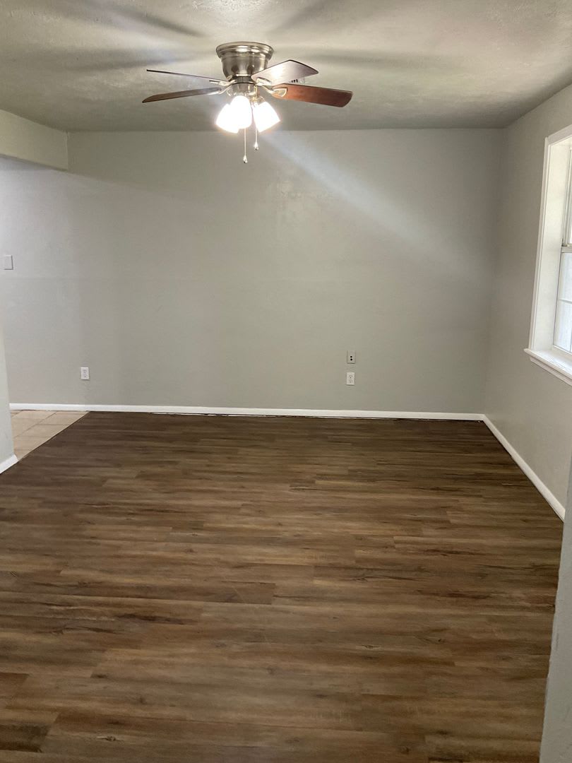 3 Bed 1 Bath Newly Remodeled Home in Del City – photo 4