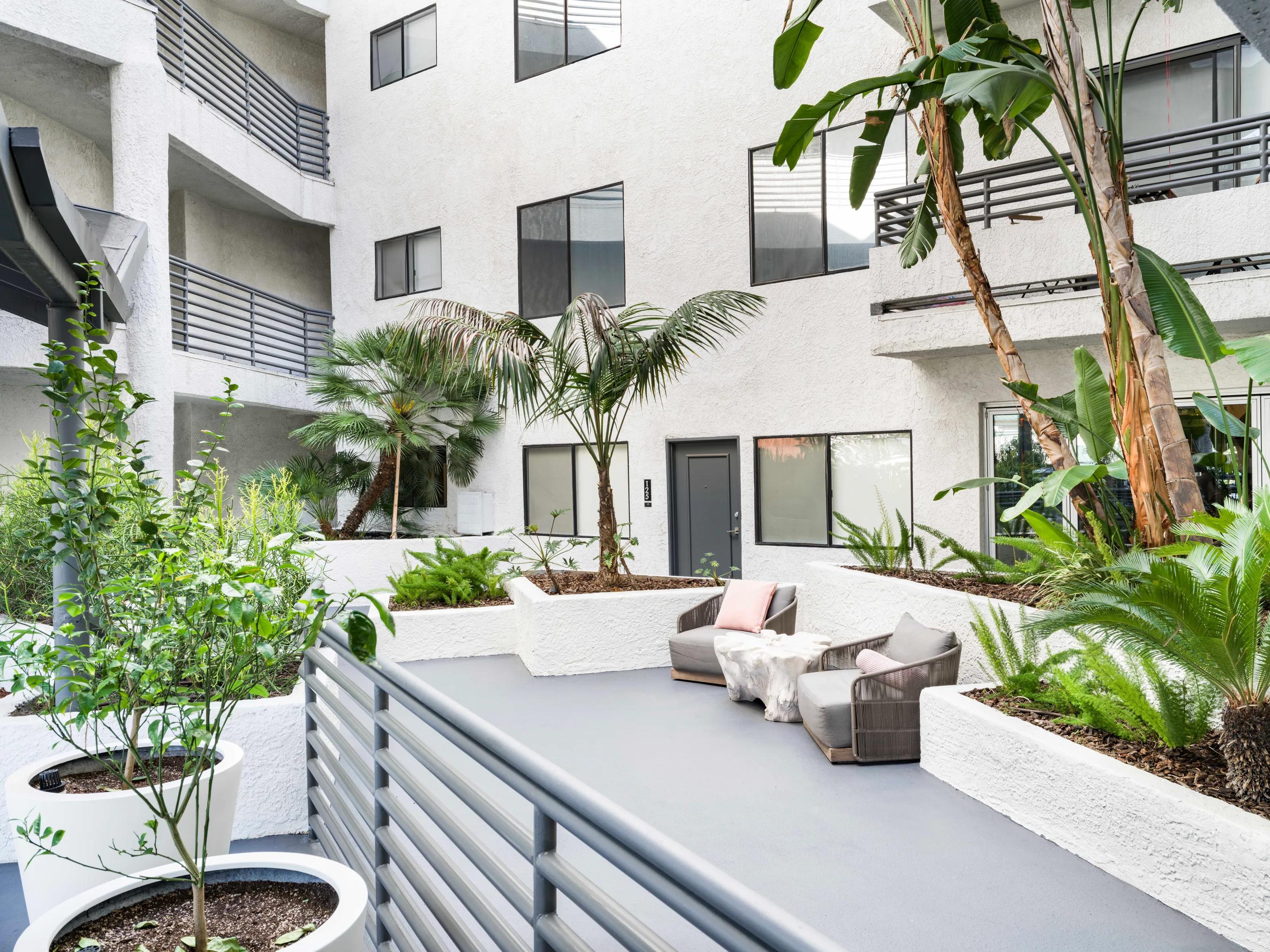 Alister Sherman Oaks – photo 5