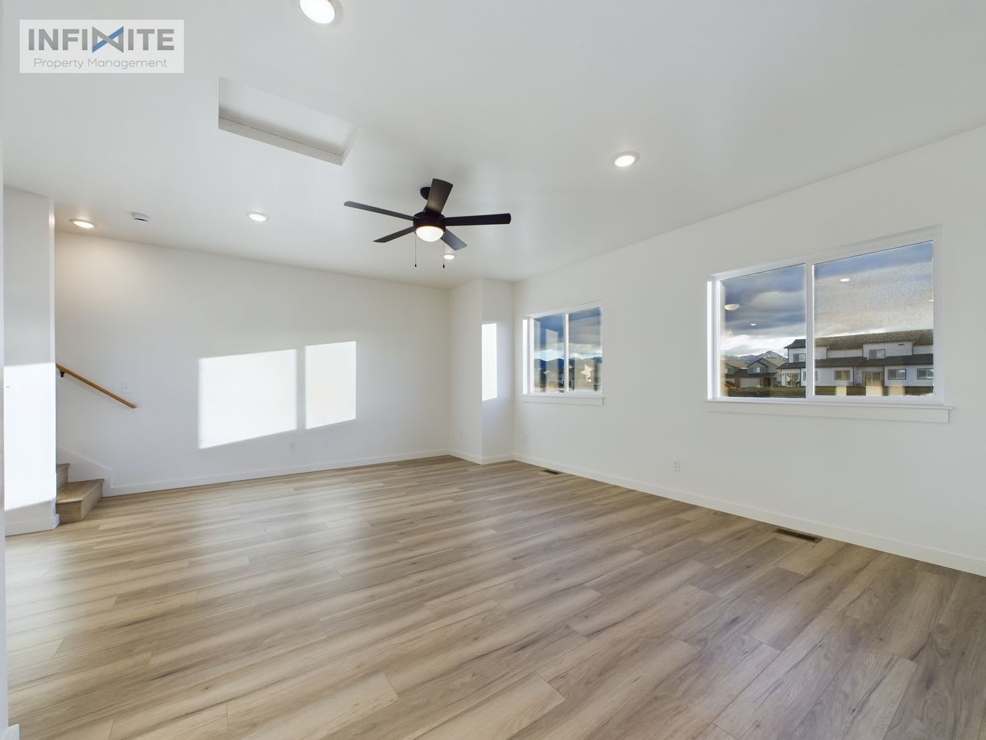Wonderful 3 Bedroom End Unit – photo 4
