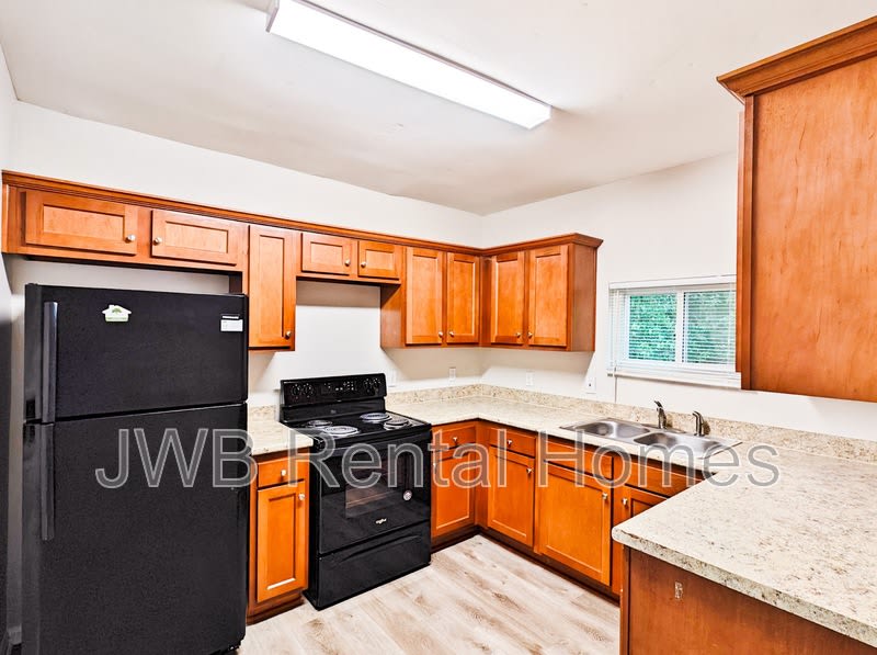 1265 31st St W – photo 2