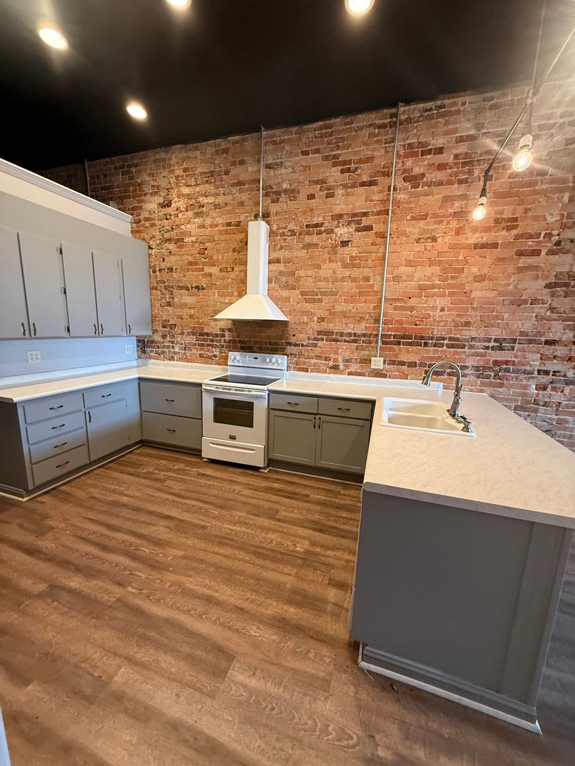 27 W Oak St – photo 4